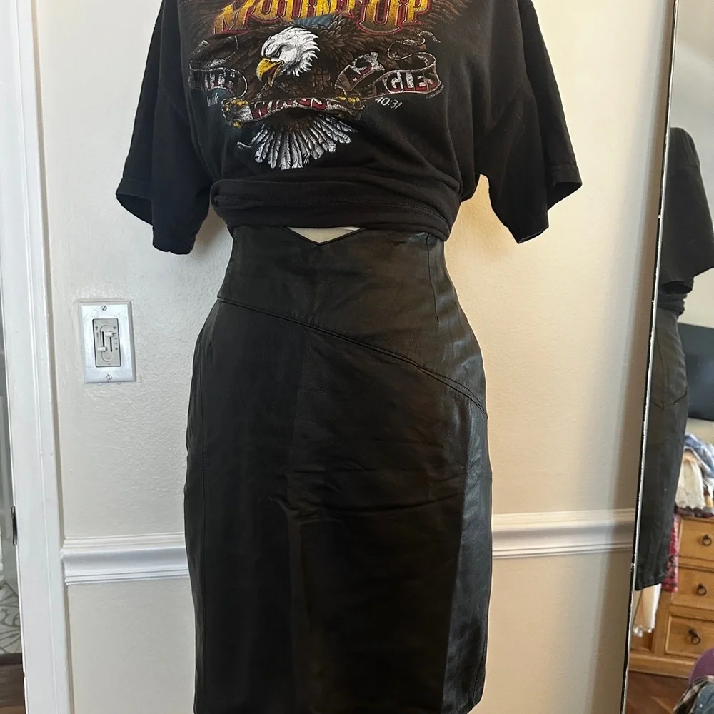 - Vintage 1980s Italian black leather skirt